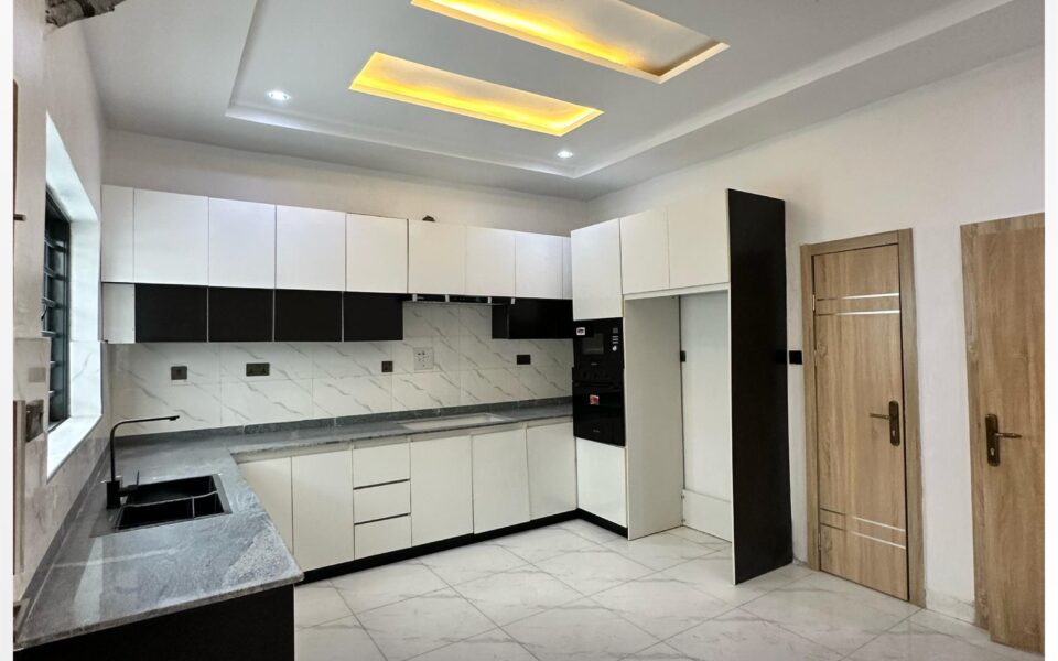 Fitted kitchen