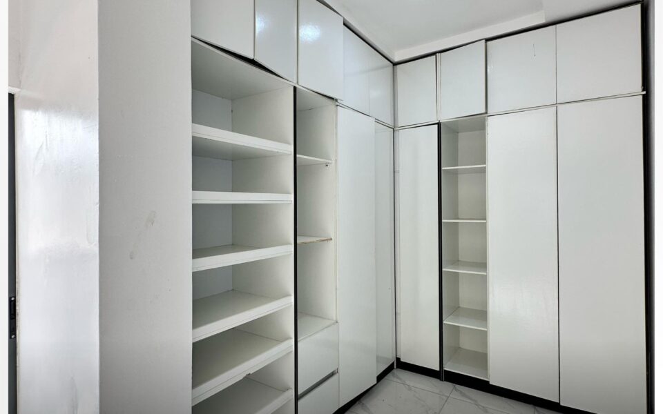 Fitted wardrobe
