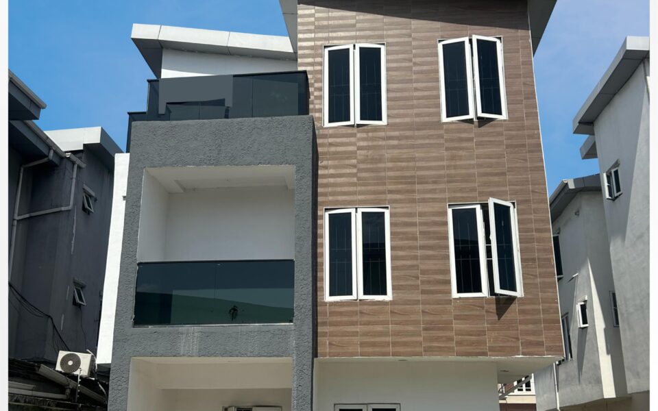 5 bedroom detached duplex