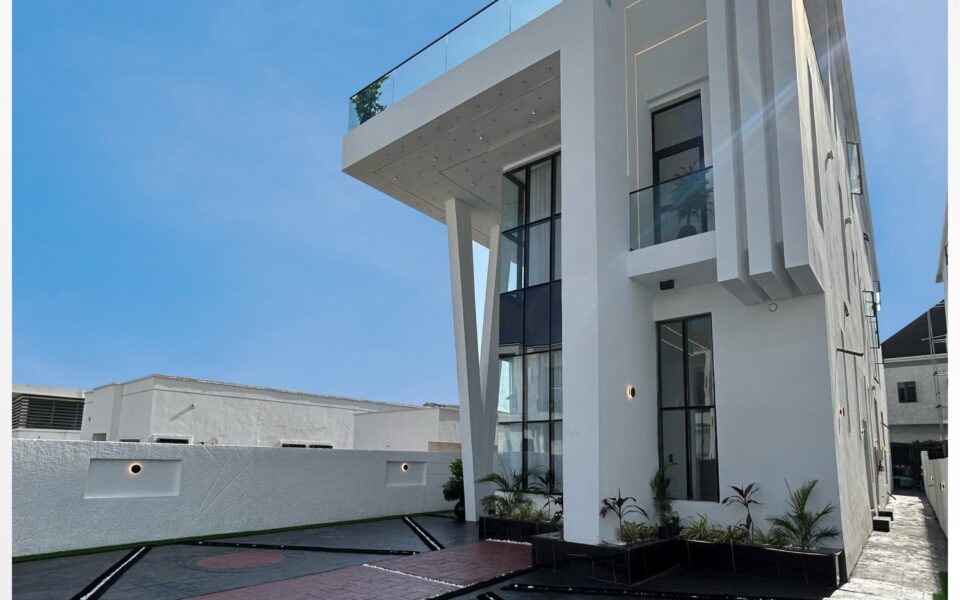 Duplex for sale in Chevron with governor consent